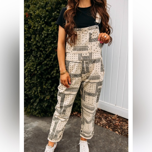 NWT Easel Paisley Boho Print Khaki Overalls Jumpsuit Casual Jumper - Picture 3 of 8